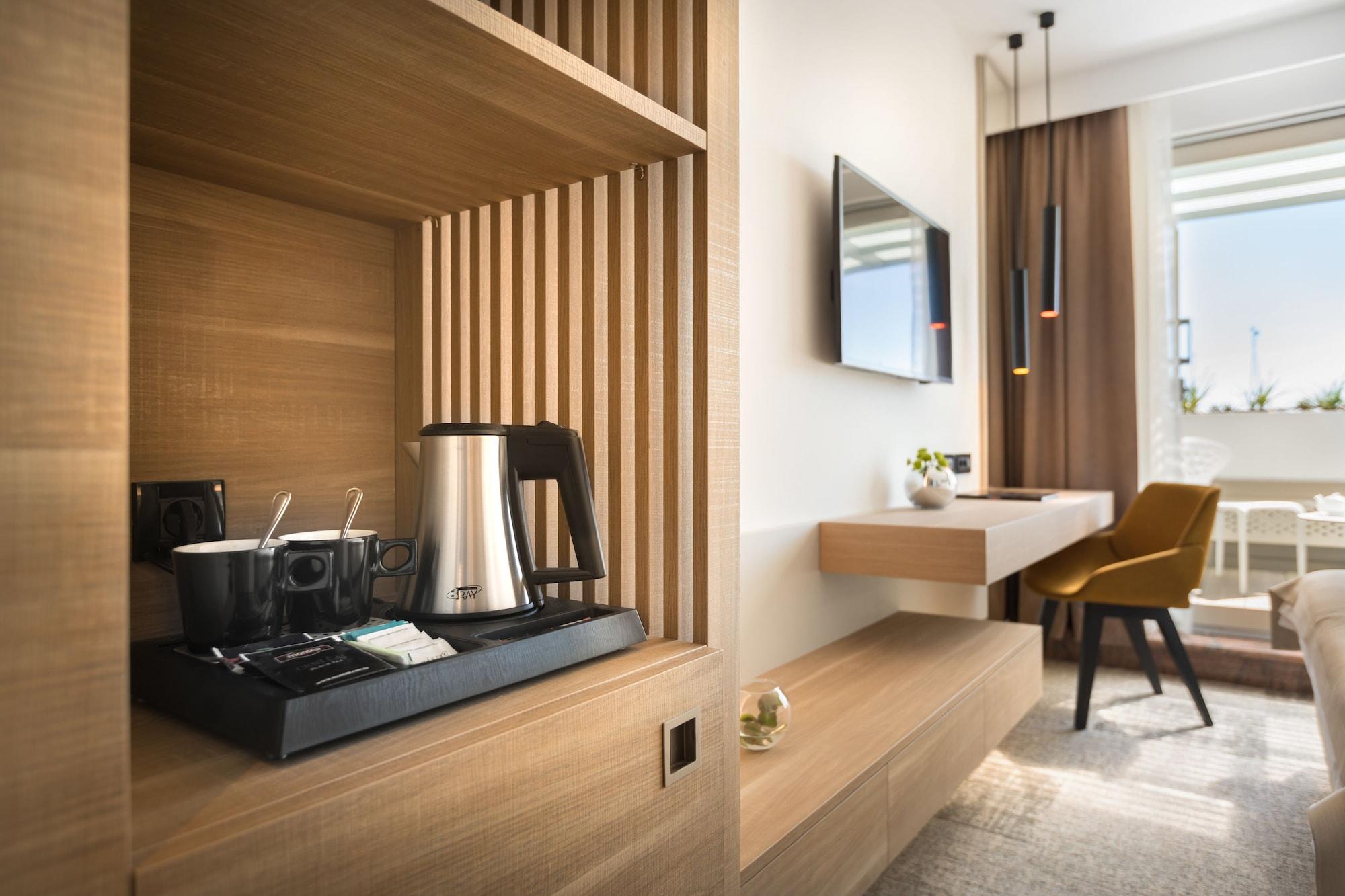 Eden Hotel By Maistra Collection Ровин Екстериор снимка