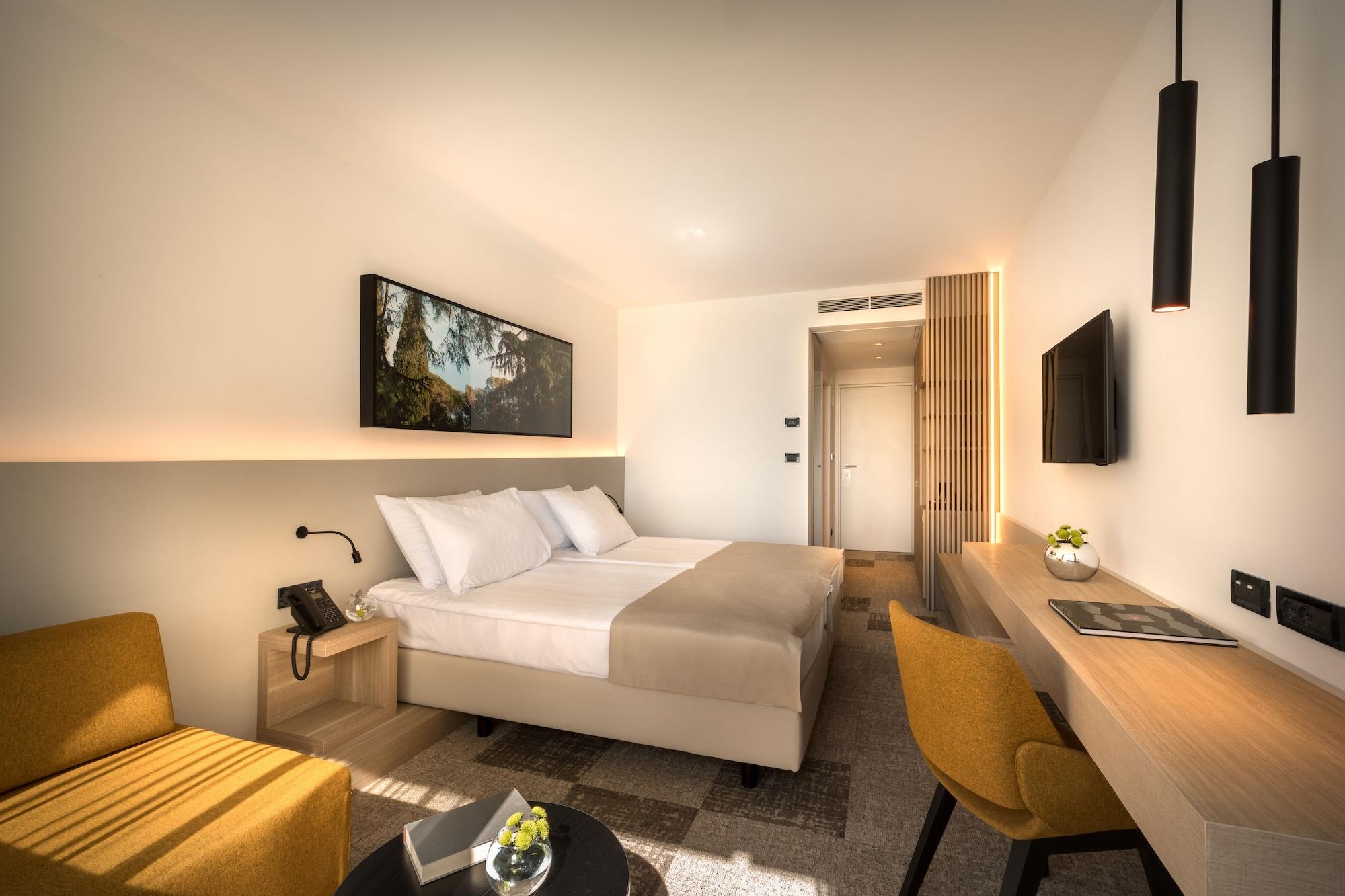 Eden Hotel By Maistra Collection Ровин Екстериор снимка